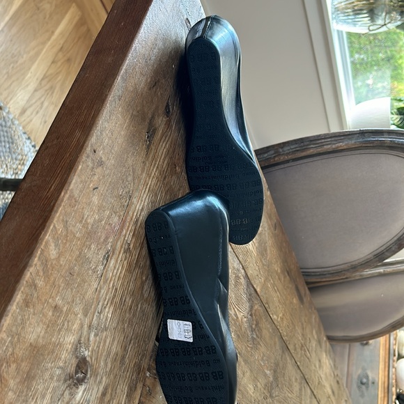 New black wedge. - Picture 4 of 4